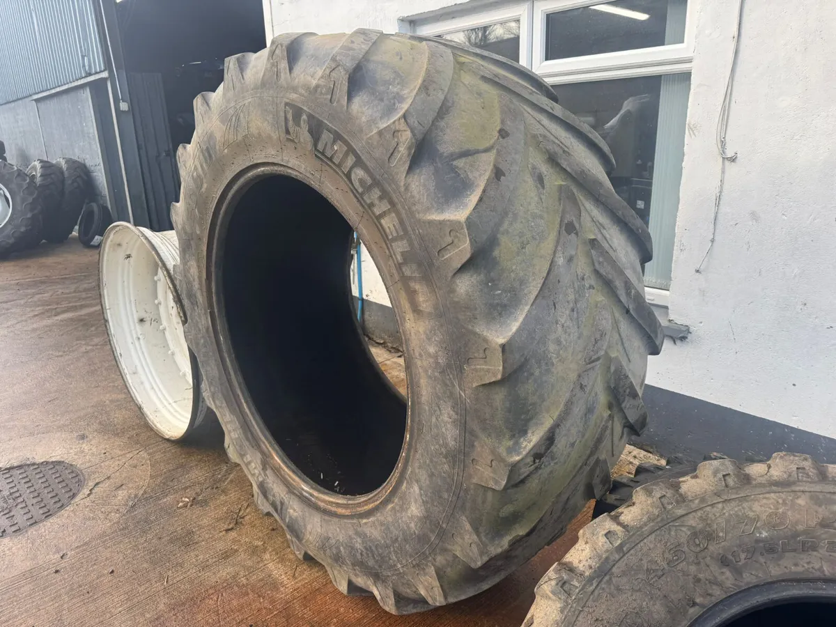 1 x Michelin XeoBib 710/60 R42 - Image 1