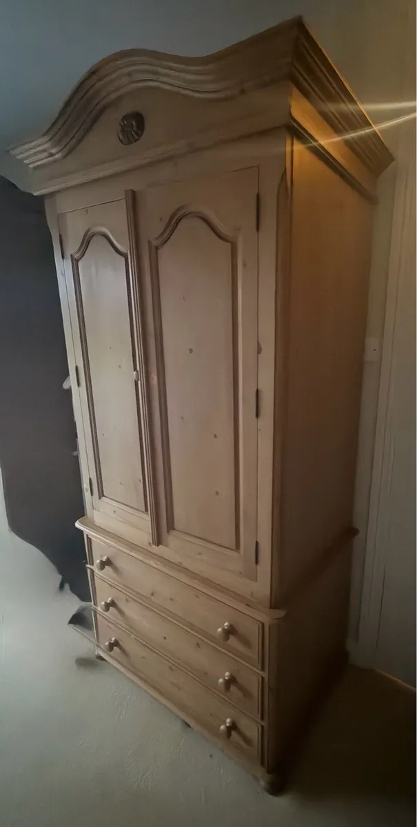 2 x Solid oak wood freestanding wardrobes - Image 2