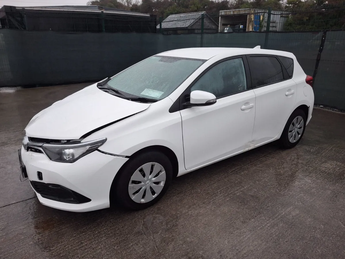 182 Toyota Auris 1.4 D4D - Image 1