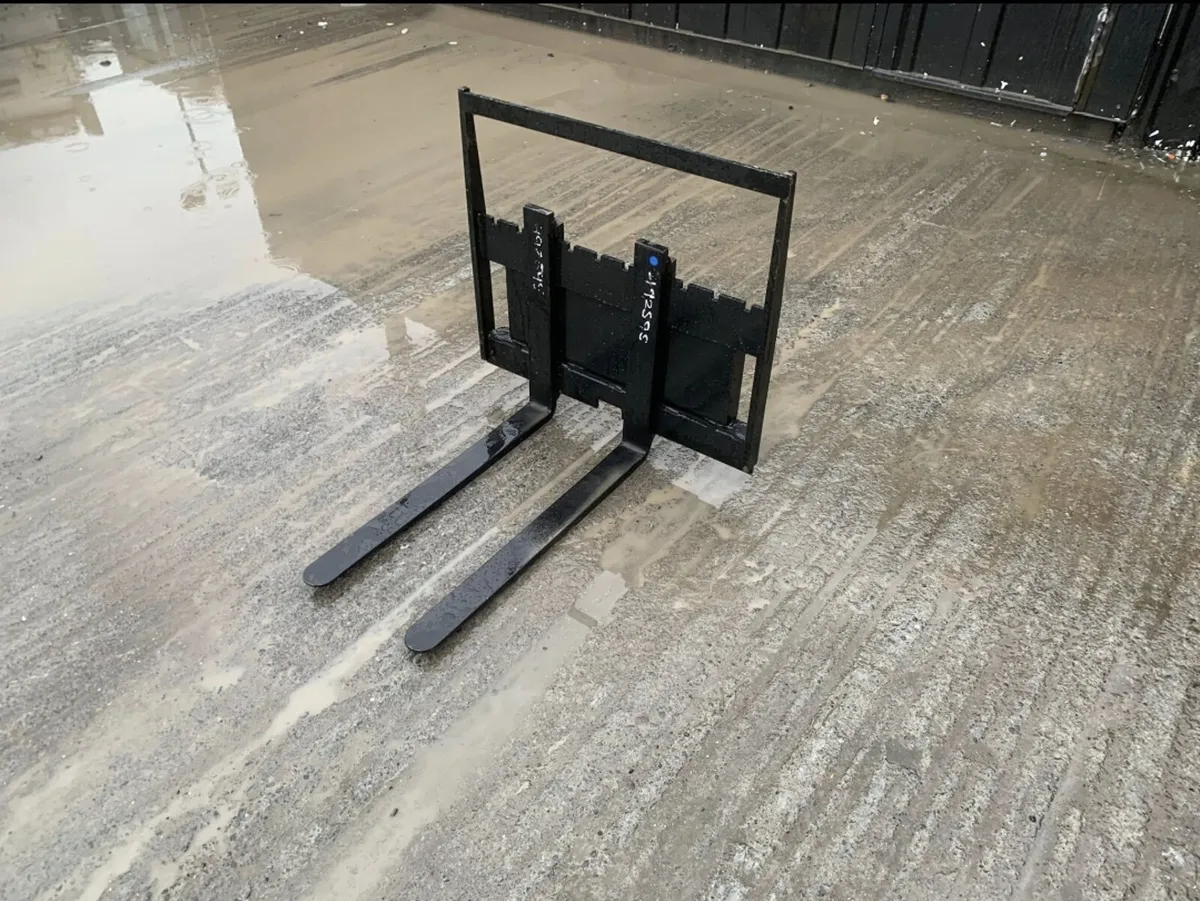 Mini Skid Steer Forks – Heavy-Duty Attachments - Image 3