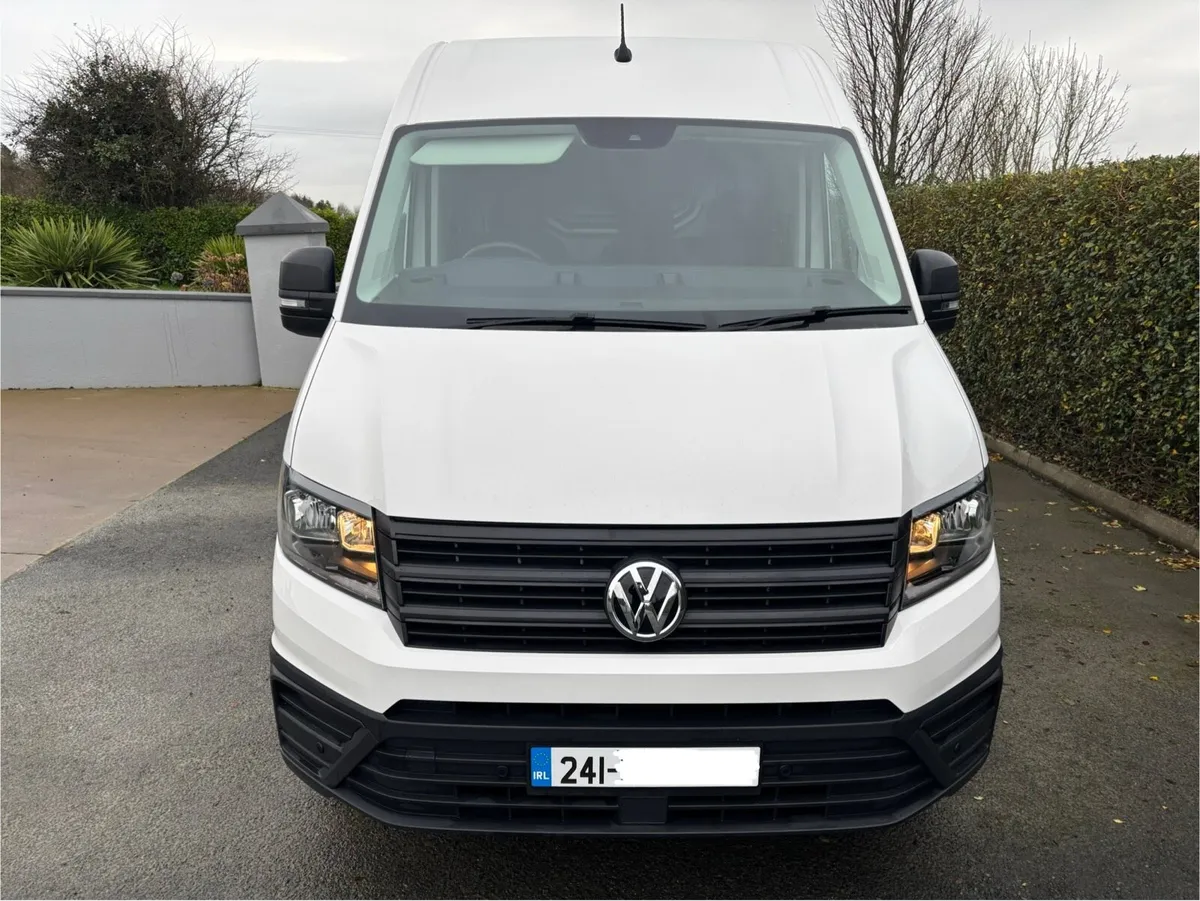 (241) Volkswagen Crafter Commerce Plus 2024 - Image 2