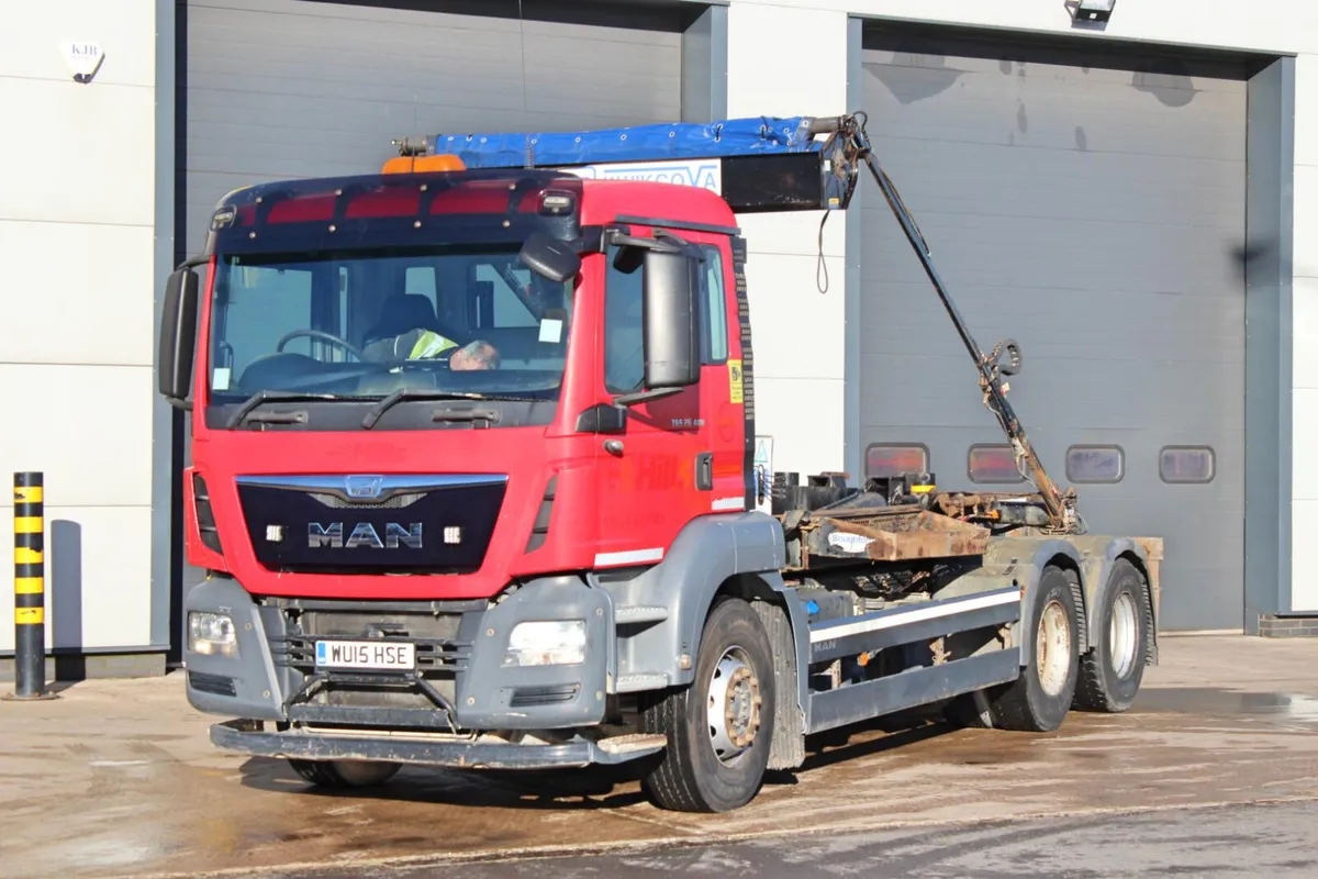 2015 (15) MAN 6X4 HOOKLOADER DRAWBAR SPEC (EURO 6) - Image 1
