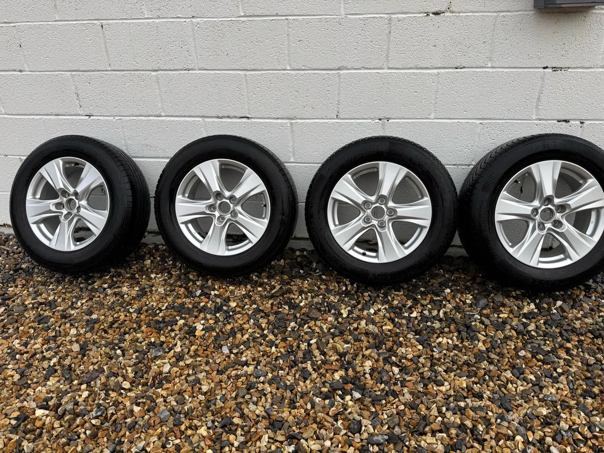 17 inch Alloy wheels with tires - Image 1