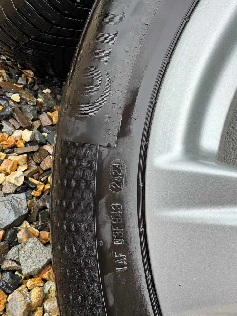 17 inch Alloy wheels with tires - Image 4