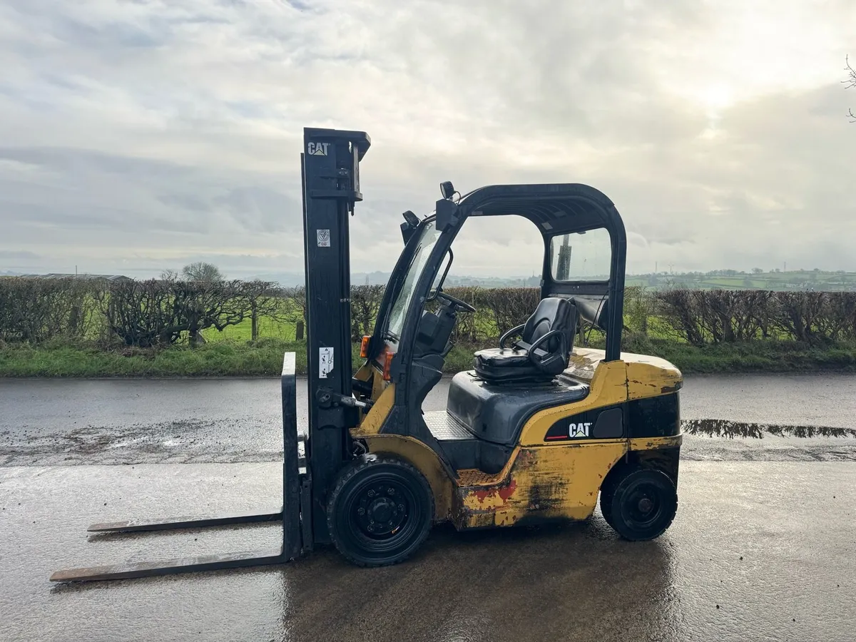 Caterpillar Forklift - Image 1