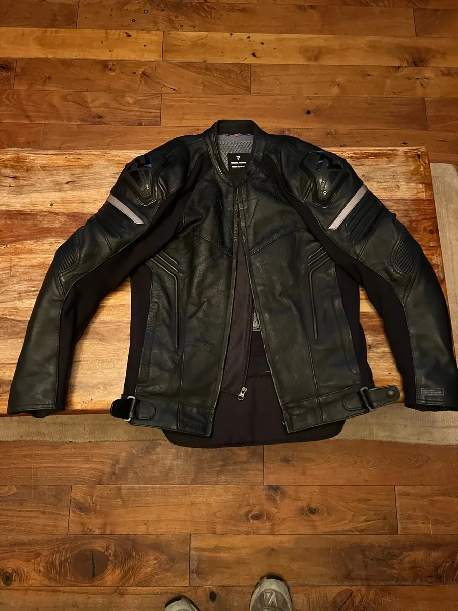 Adventure Helmet, Sports Jacket, Sports Boots - Image 3