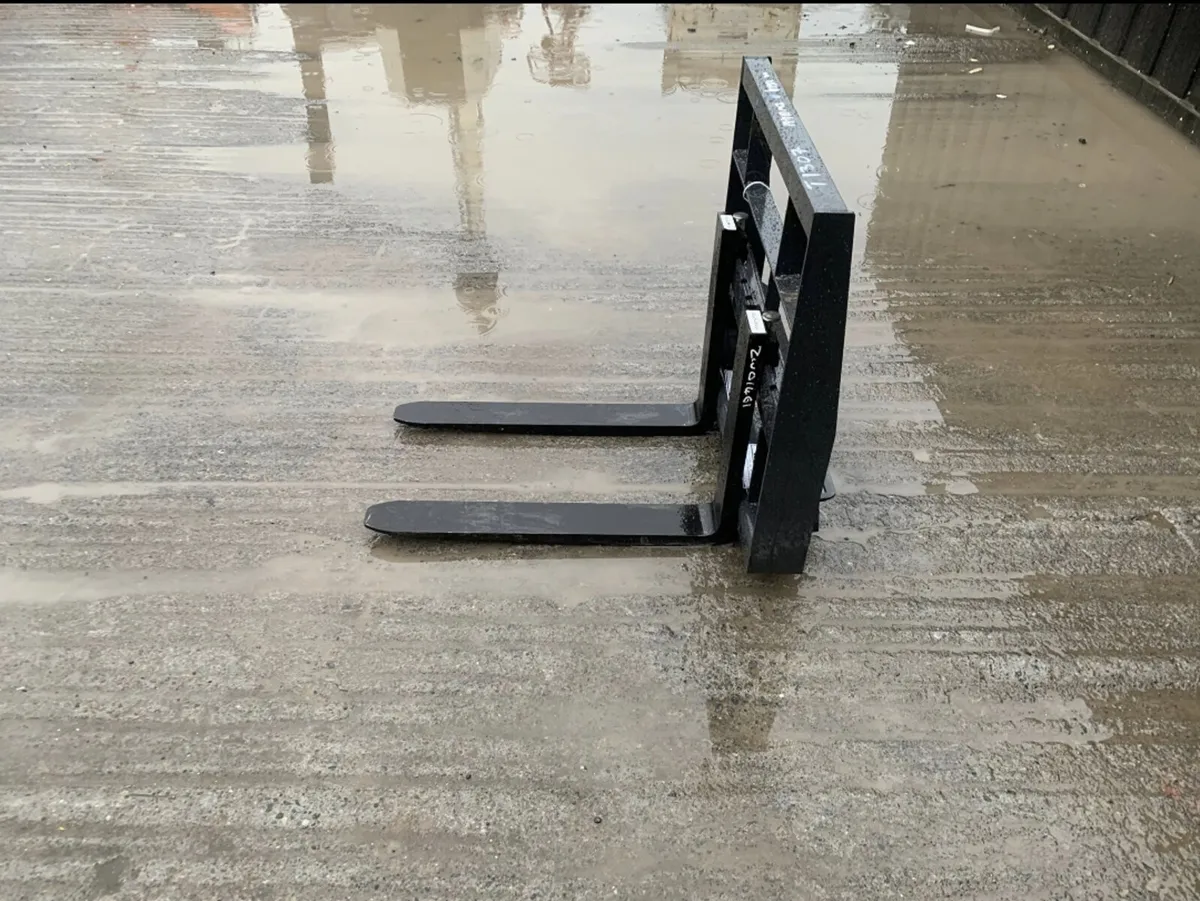 Mini Skid Steer Forks – Heavy-Duty Attachments - Image 4