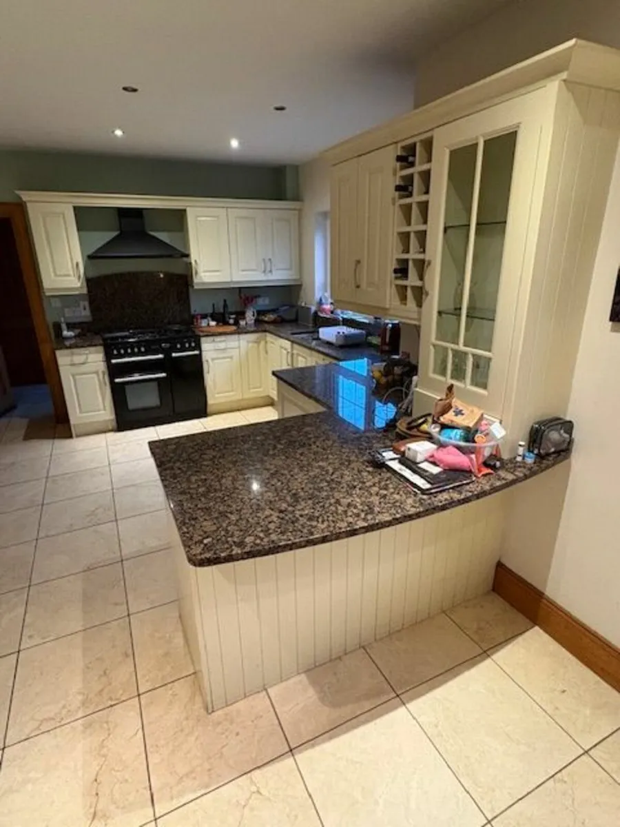 Oak kitchen - Image 1