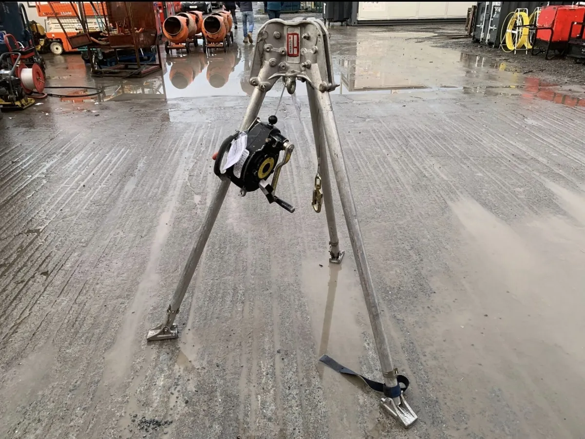 Man Hoist & Tripod Stand - Image 3