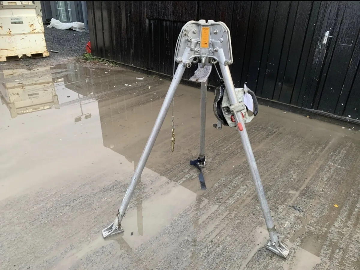 Man Hoist & Tripod Stand - Image 4