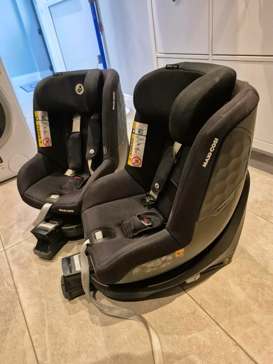 Maxi Cosi 360 car seat - Image 3