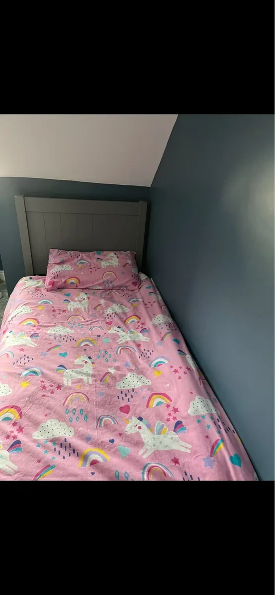 Single bed - Image 2