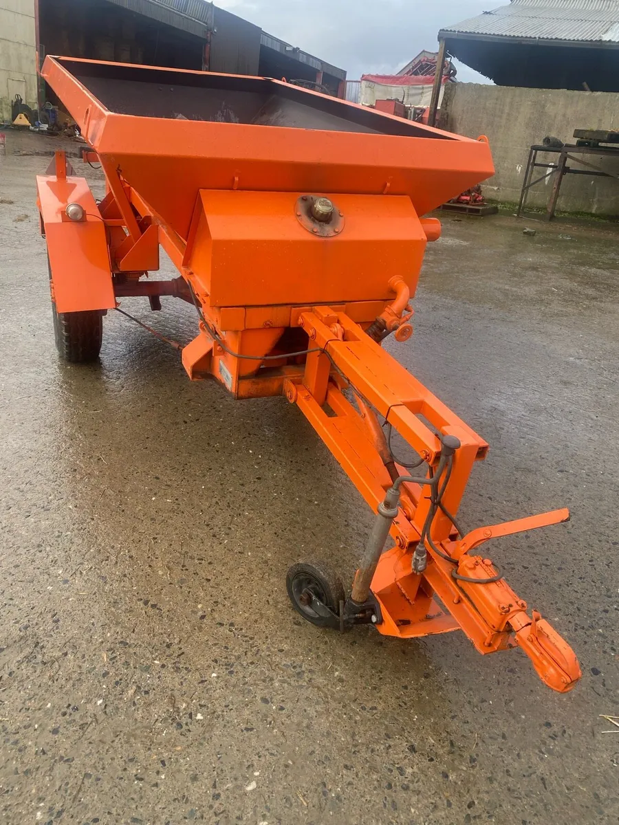 Econ 2 ton salt lime or fertiliser spreader - Image 4