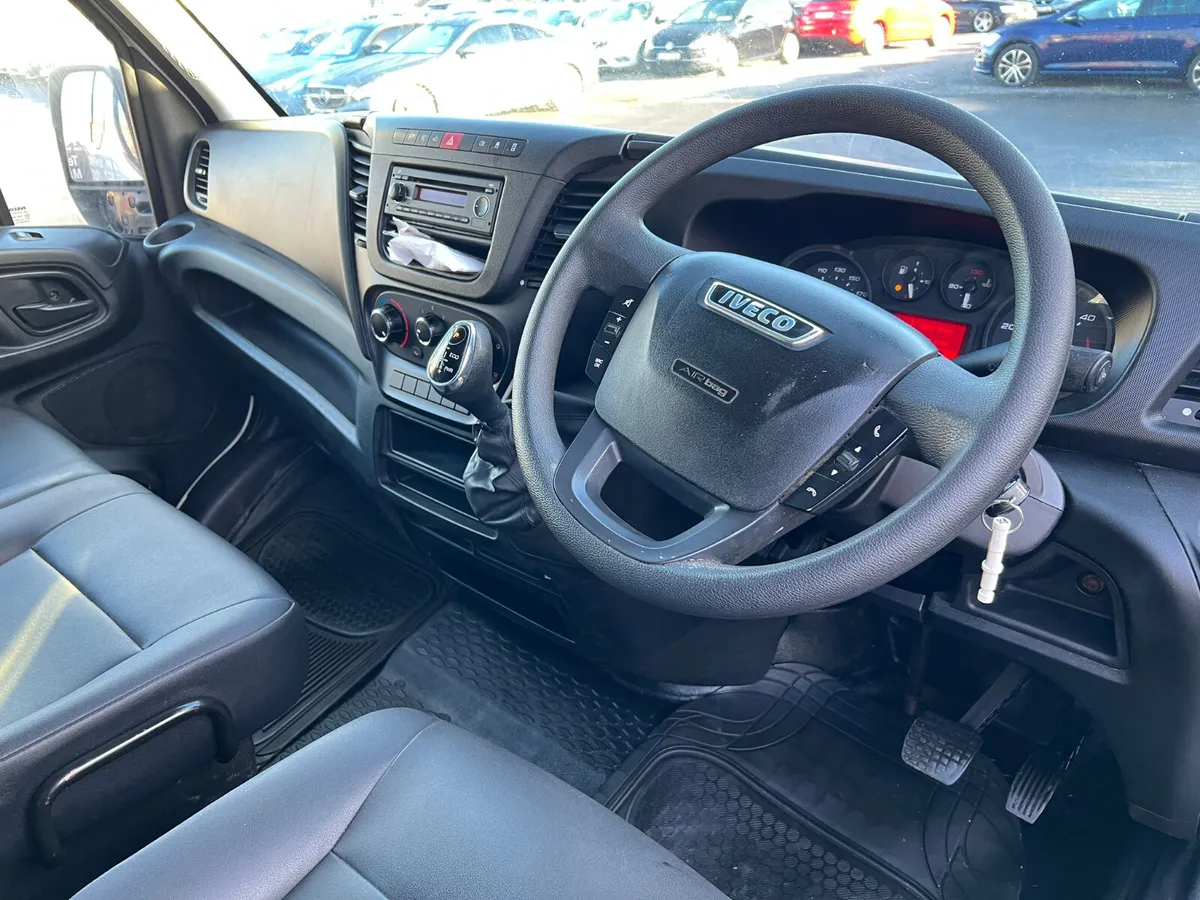 ==STUNNING VAN//AUTO//FULL LEATHER//CLEAN VAN== - Image 2