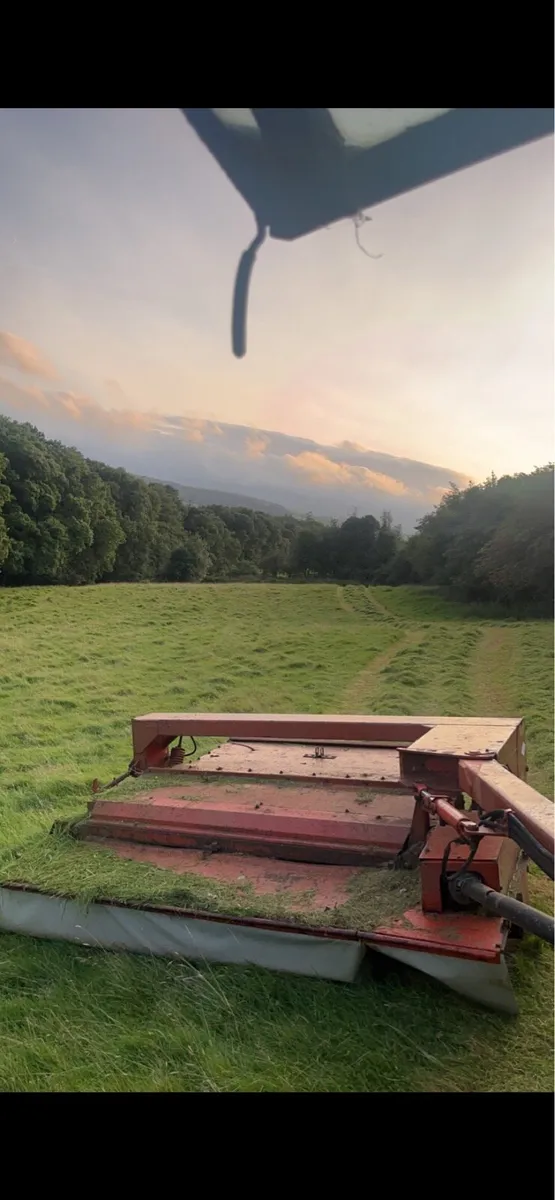 Kuhn 10ft trailed mower - Image 1