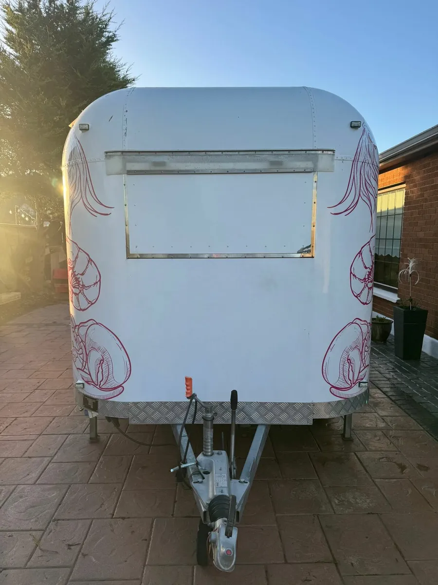 Food Trailer - Image 1