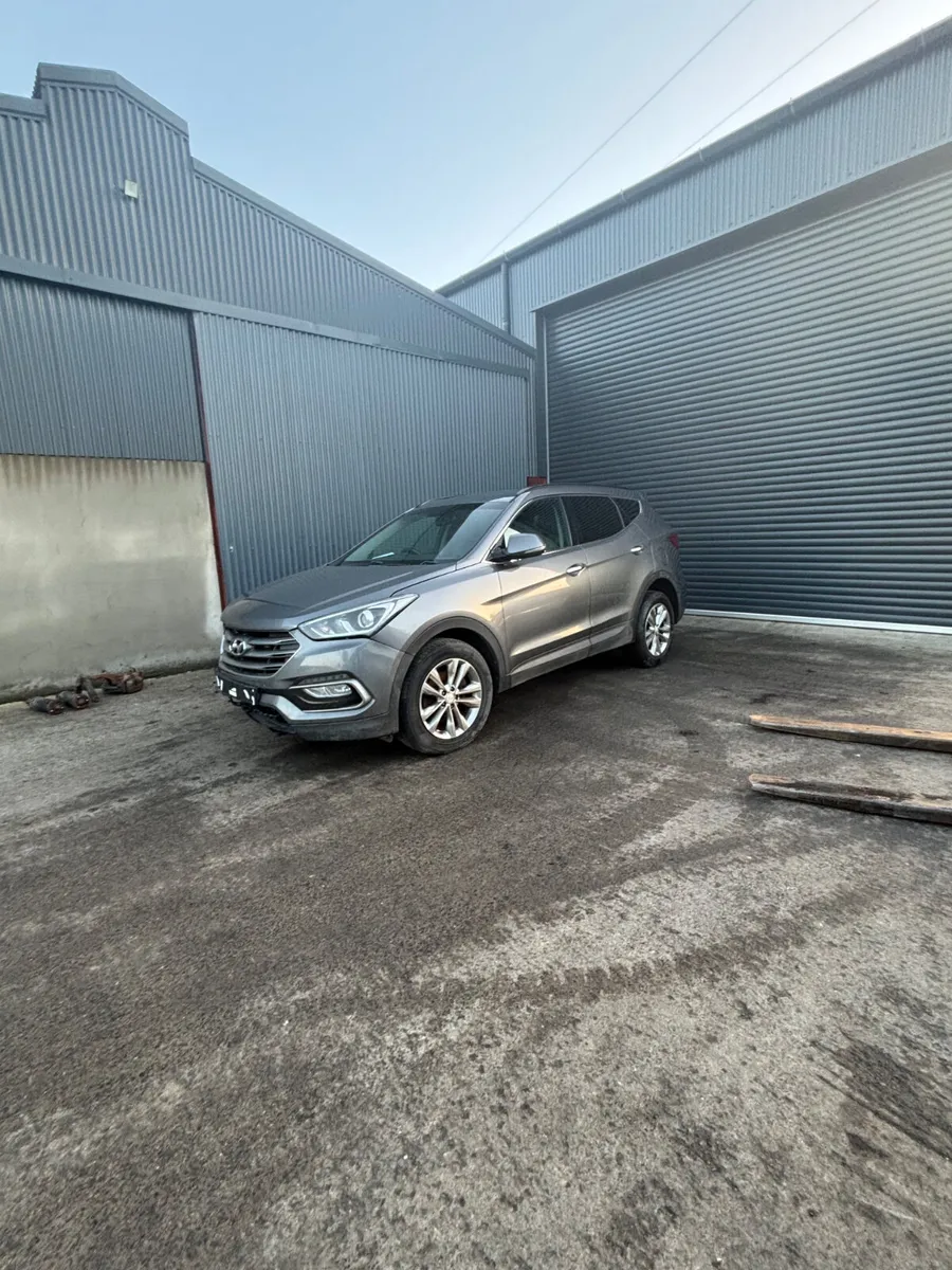 Hyundai Santa Fe 2016 for Breaking - Image 1