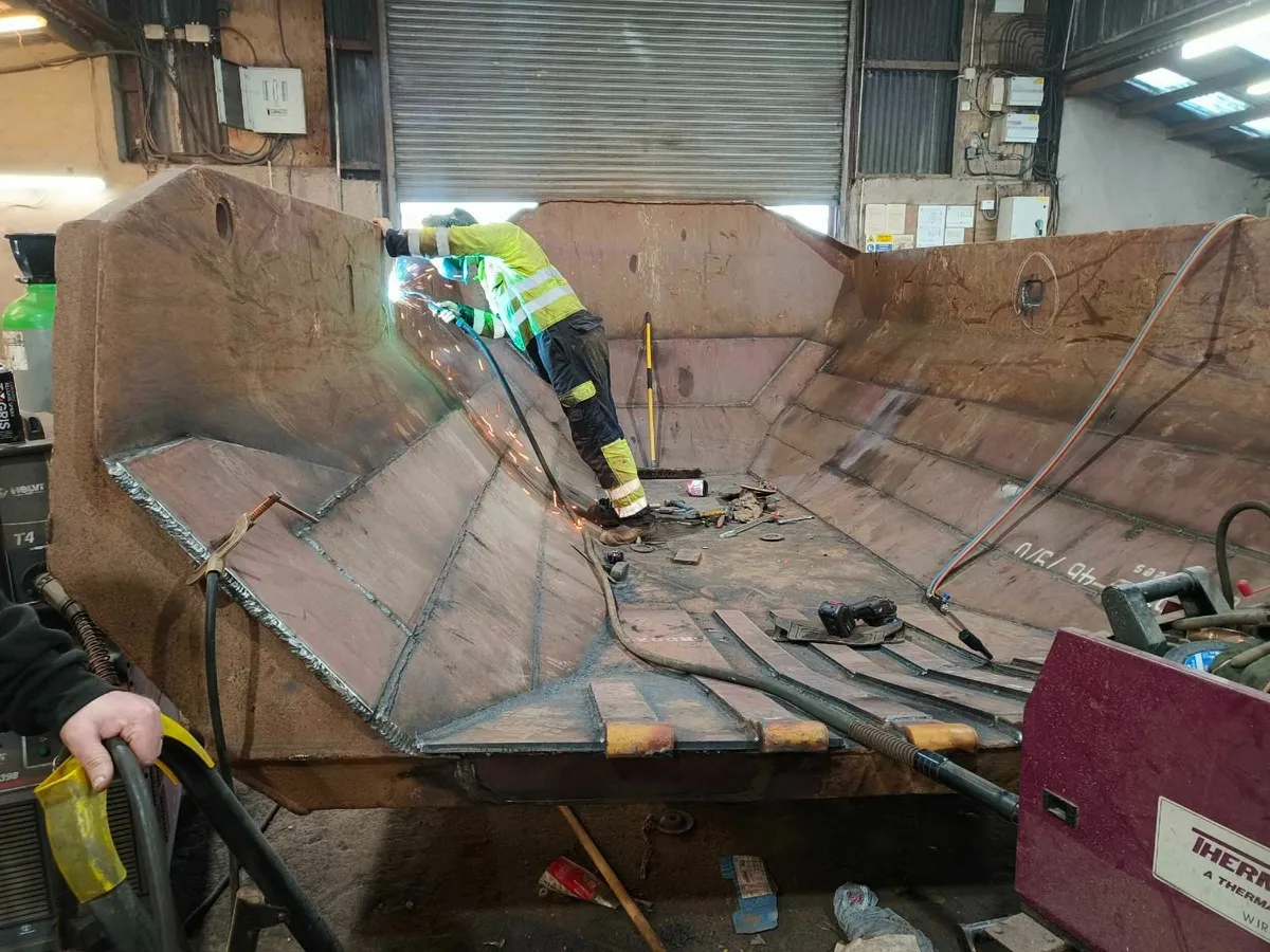 CAT740 Hardox-plated strengthened Dumptruck Skip - Image 2