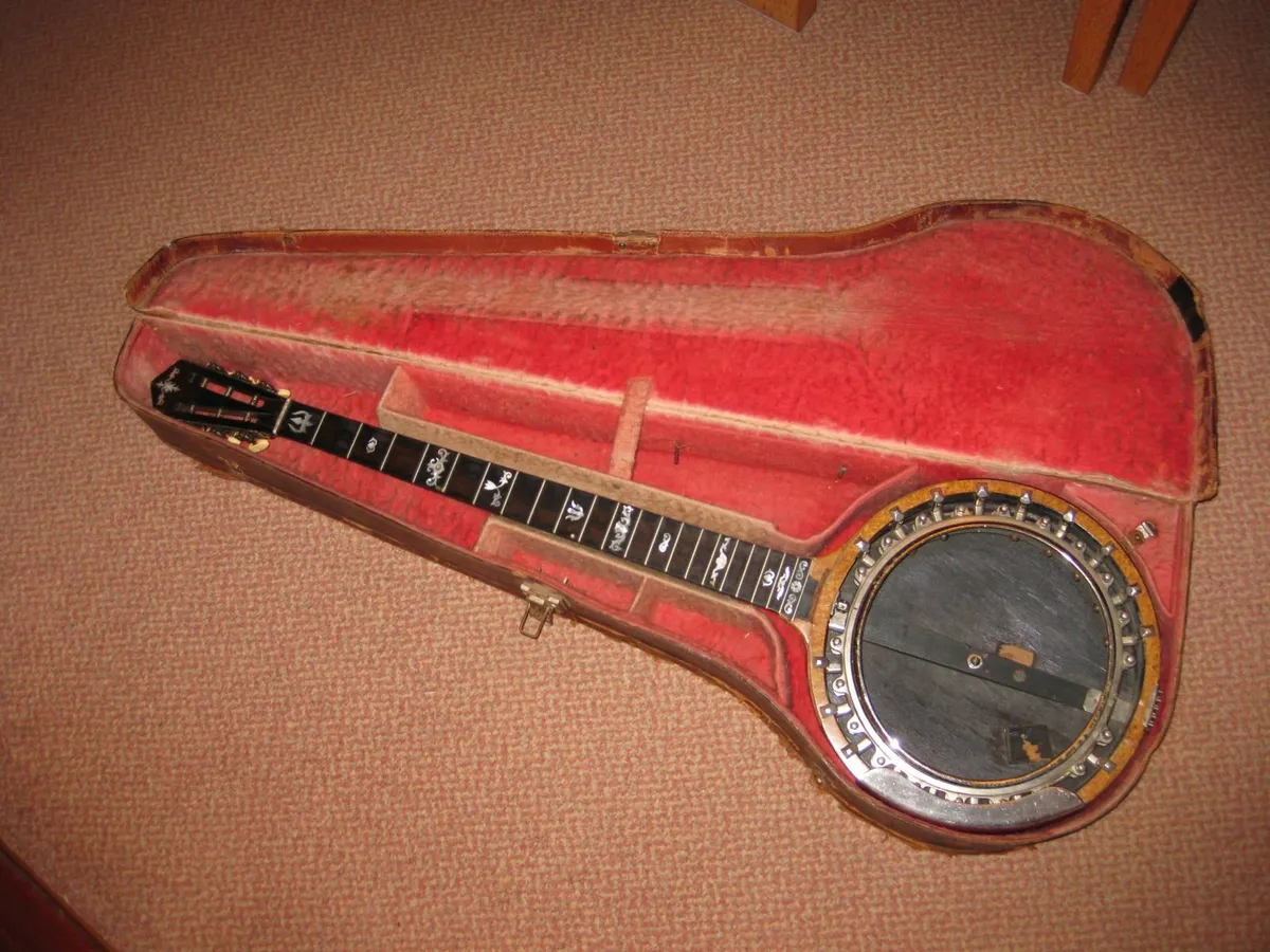 Rare Barnes&Μullins Banjo & Case Made In 1910 UK. - Image 1