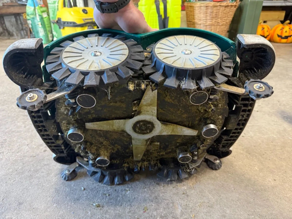 Robotic lawnmower - Image 4