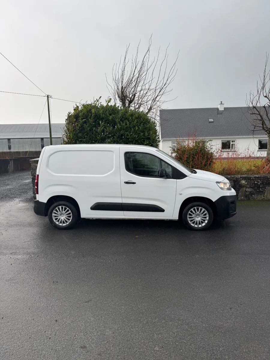 Citroen Berlingo 2021 - Image 2