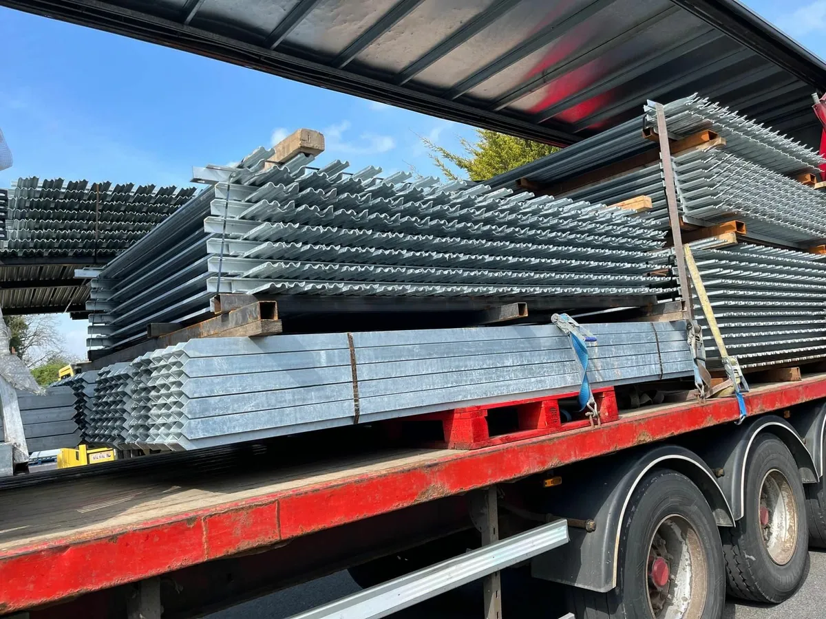 PALISADE FENCING - Image 2