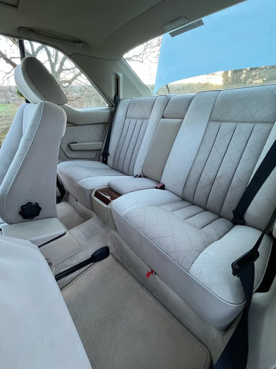 E220 W124 Coupe - Image 3