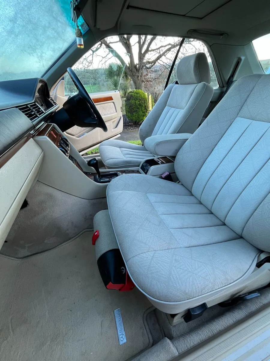 E220 W124 Coupe - Image 4