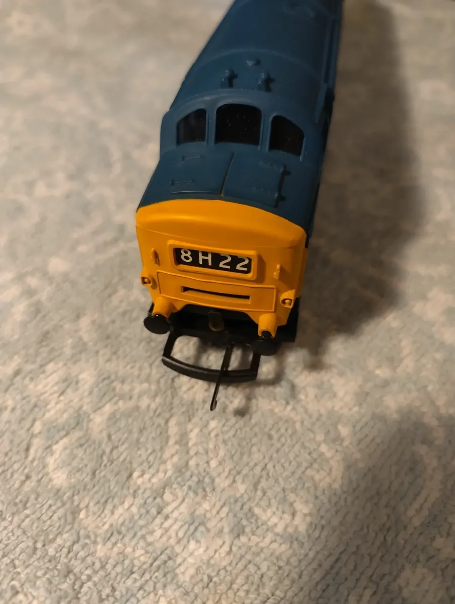 Final reduction !!    Hornby Class 37  + 6 wagons - Image 4