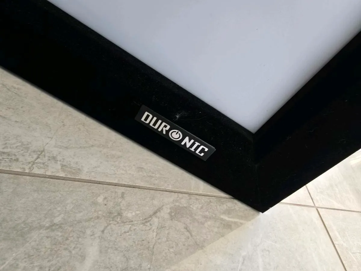 Large projector screen with frame - Image 3