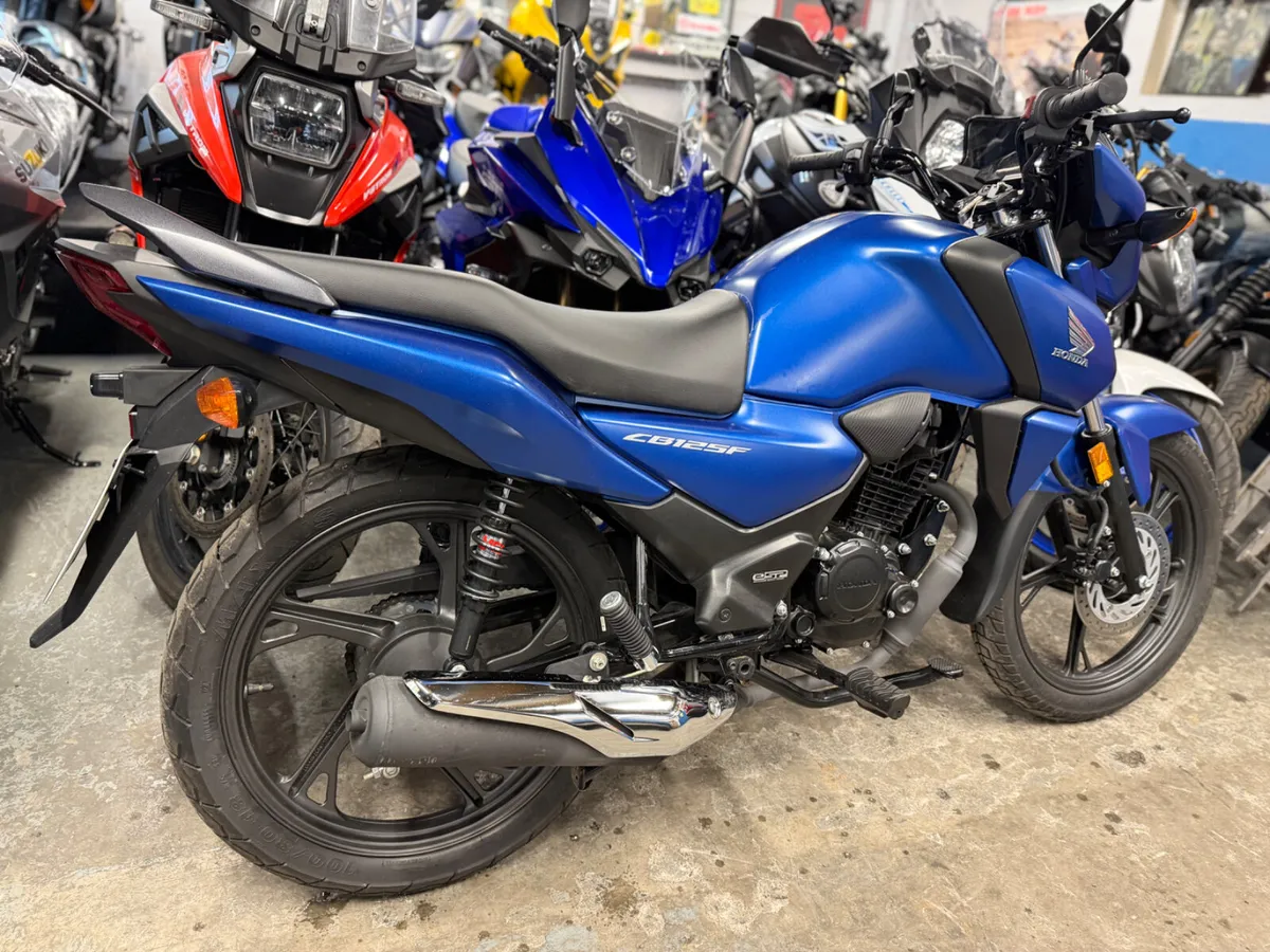 2025 Honda CB125F - Image 3