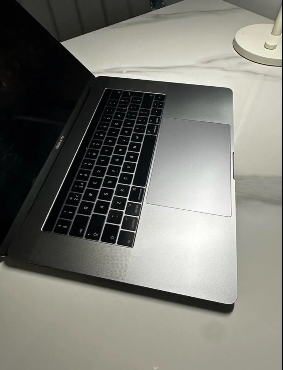 MacBook Pro 15" Late 2017 - Image 3