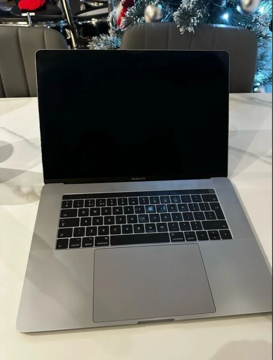 MacBook Pro 15" Late 2017 - Image 4