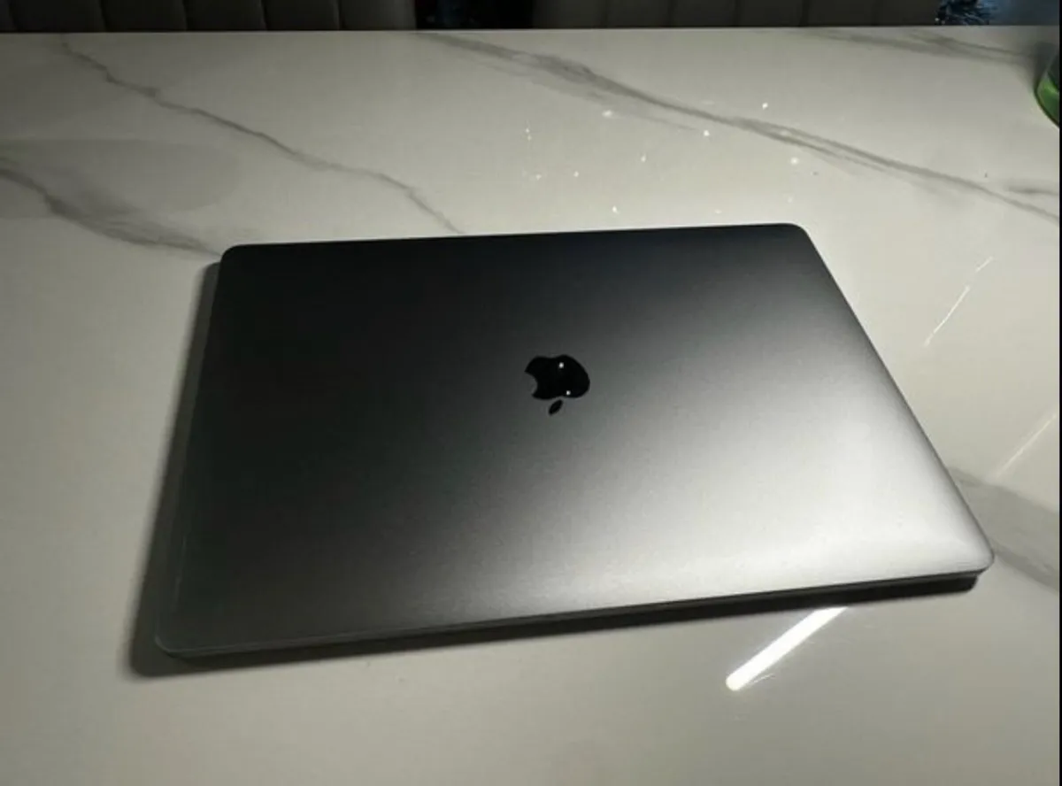 MacBook Pro 15" Late 2017 - Image 1