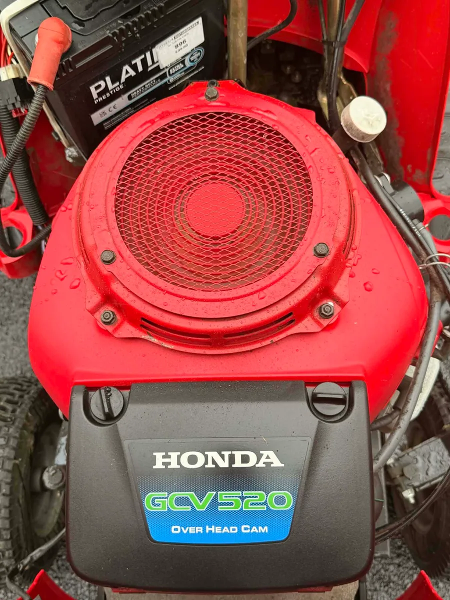 Honda Ride on lawnmower - Image 3