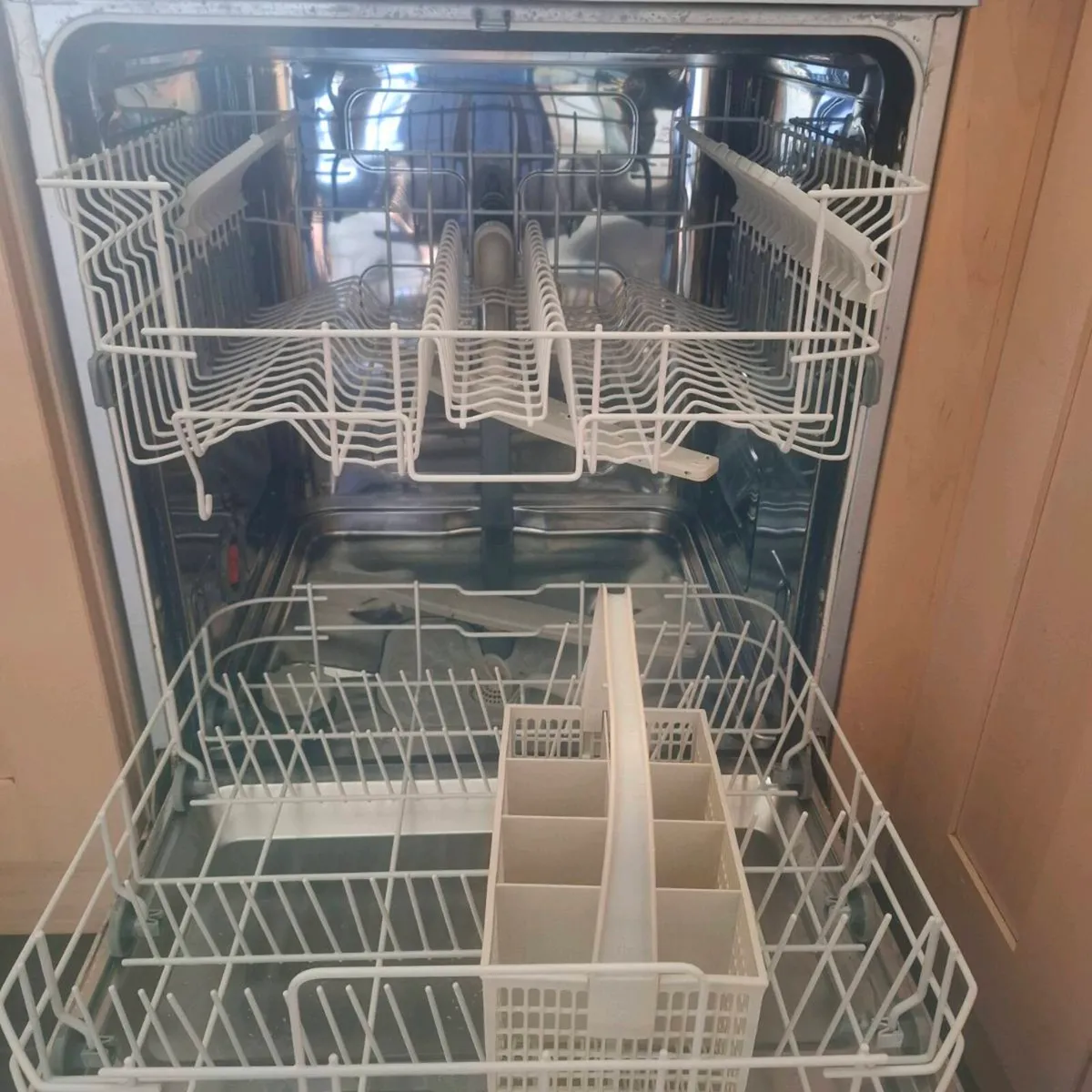 Zanussi freestanding dishwasher - Image 2