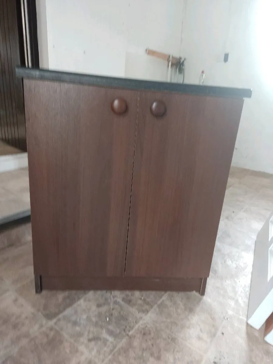 Kitchen units - Image 1