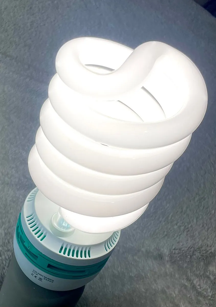 Photography studio E27 85W and E27 30W bulbs - Image 1