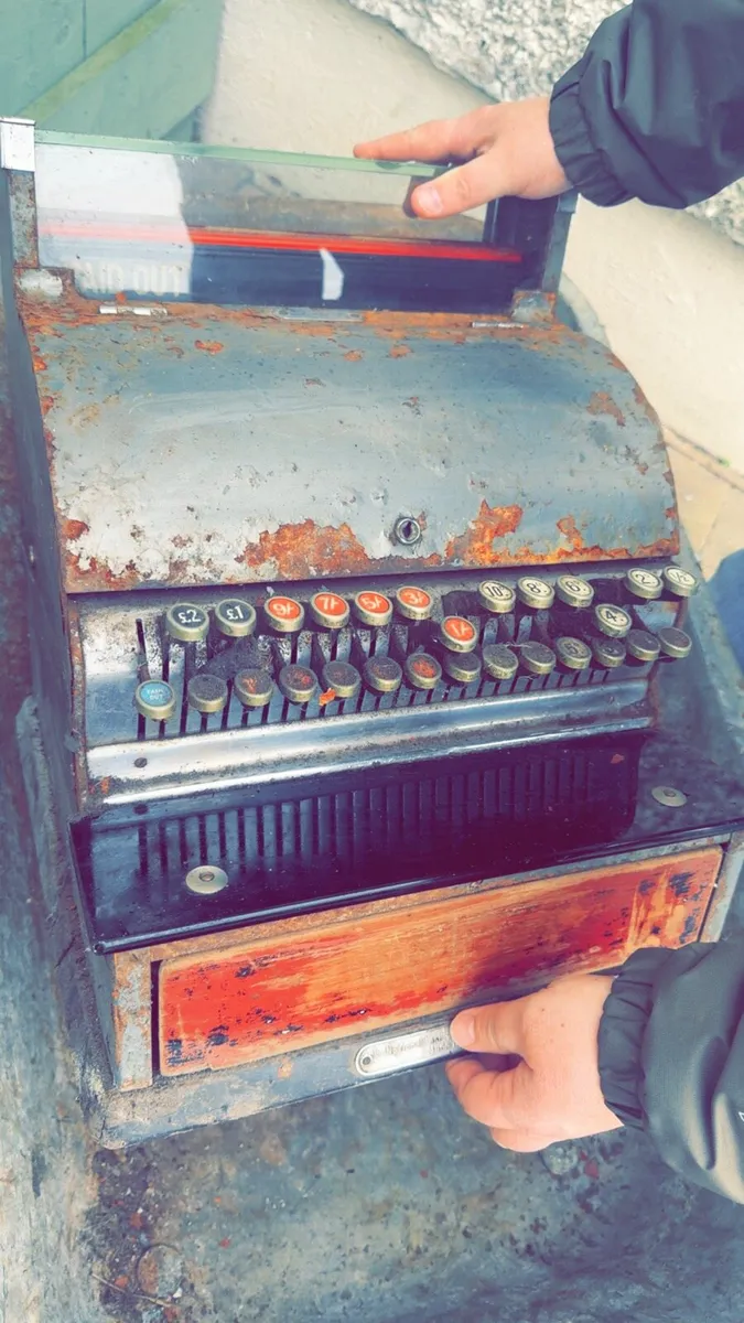 Vintage cash register - Image 1