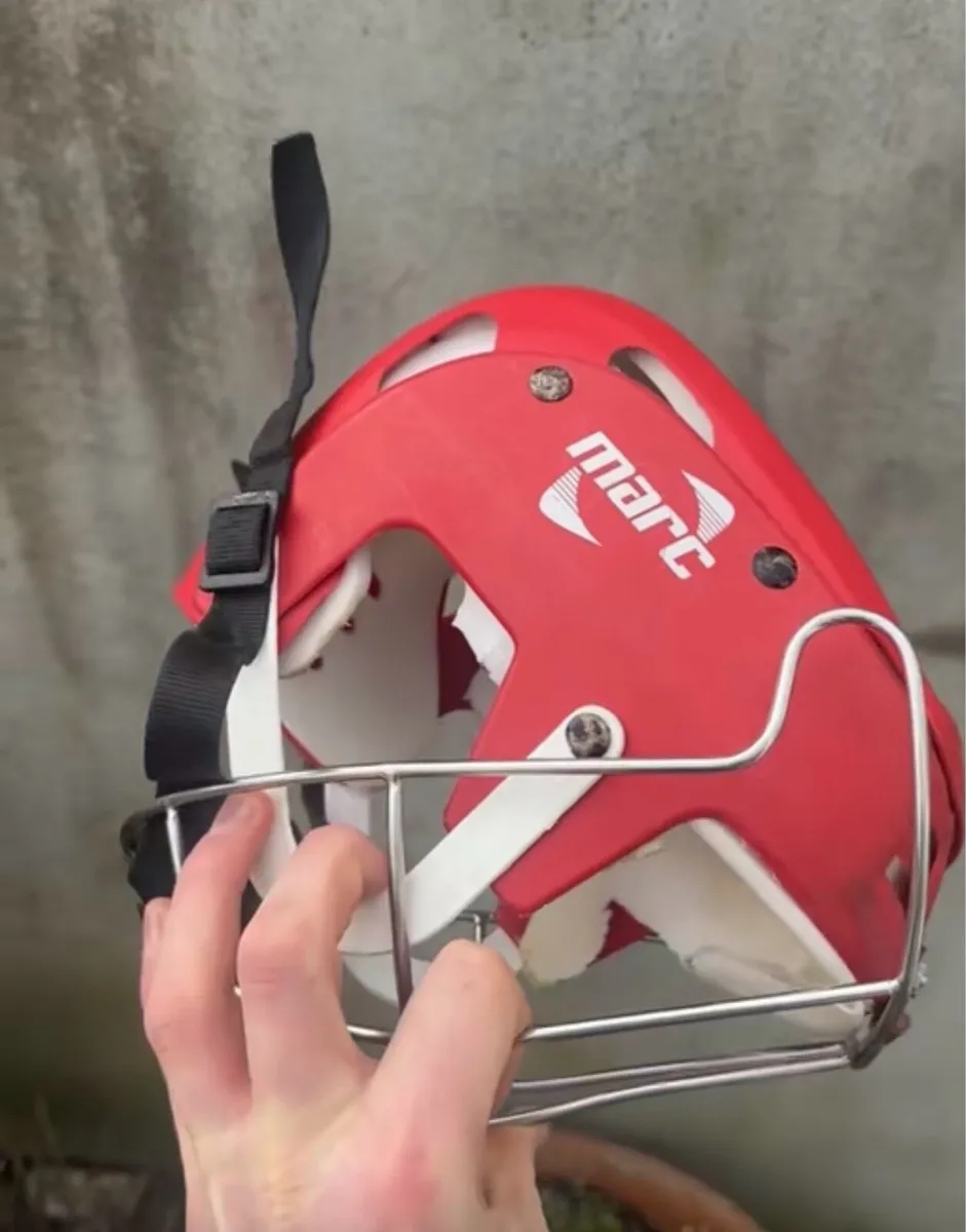 Hurling helmet - Image 4