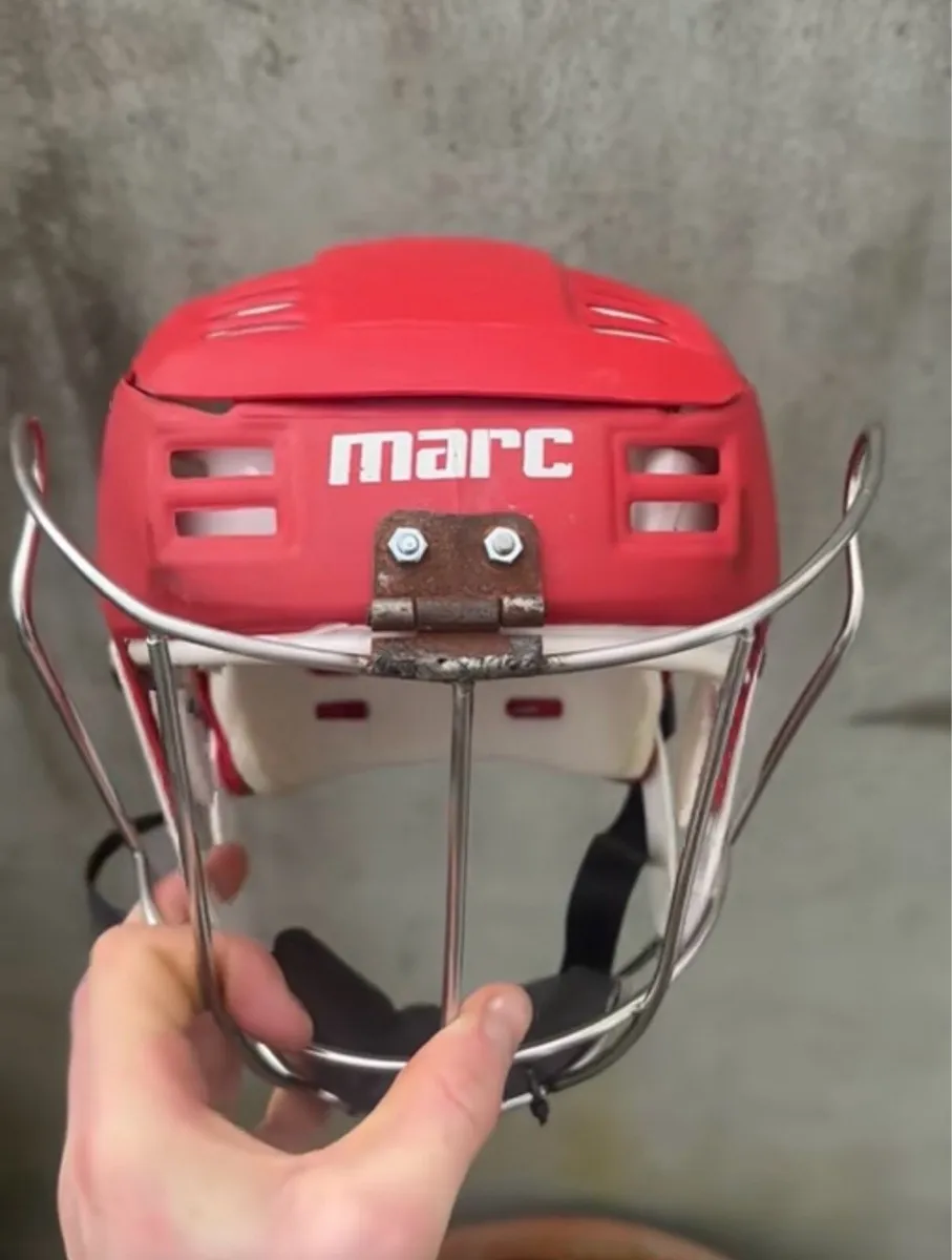 Hurling helmet - Image 1
