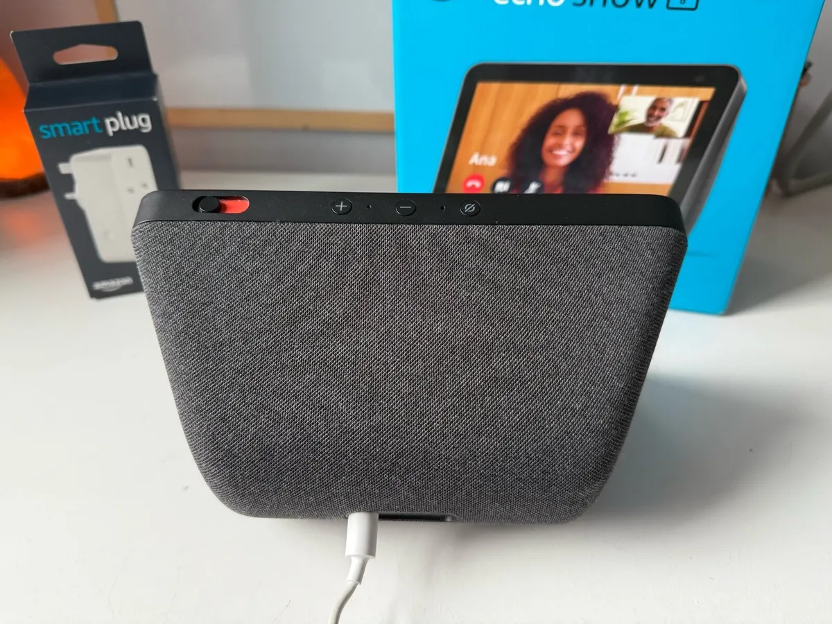Amazon alexa echo show 8 2nd Gen and smart plug - Image 3