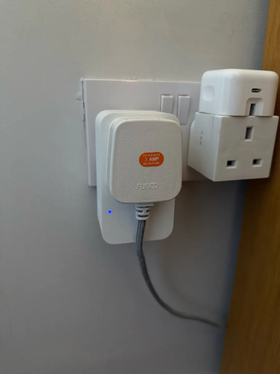 Amazon alexa echo show 8 2nd Gen and smart plug - Image 4