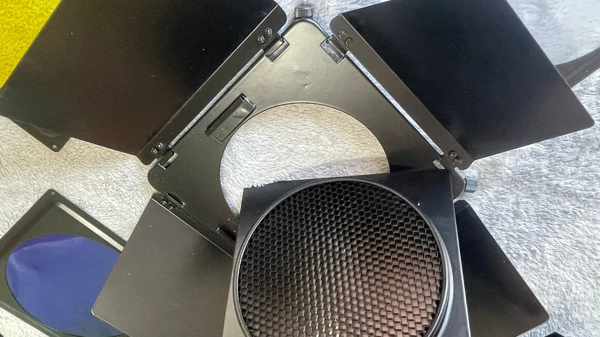 Professional barn door honeycomb grid - Image 2