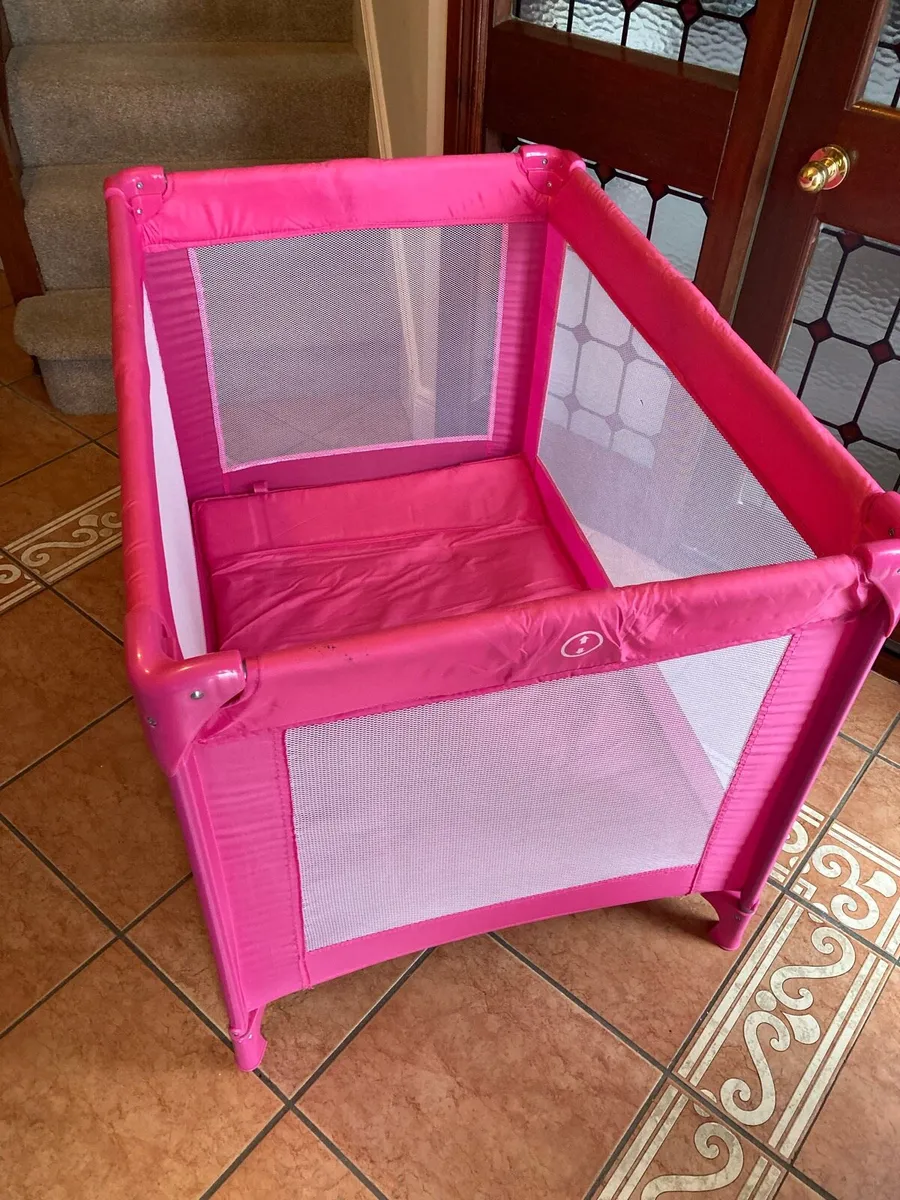 Travel cot - Image 1