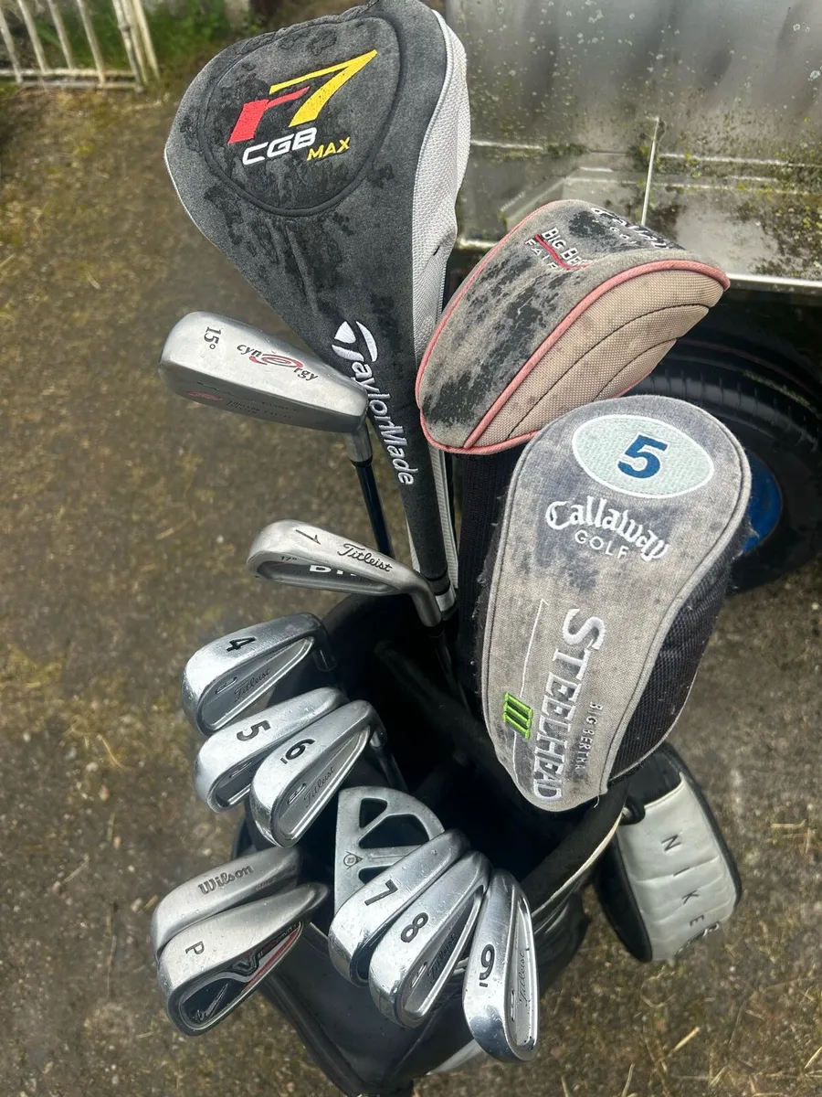 Golf clubs and bag - Image 1