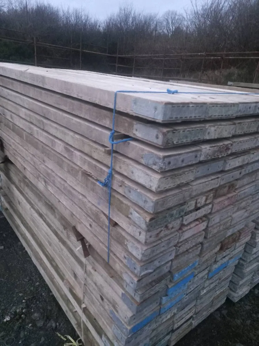 Under 1year old scaffolding planks - Image 2