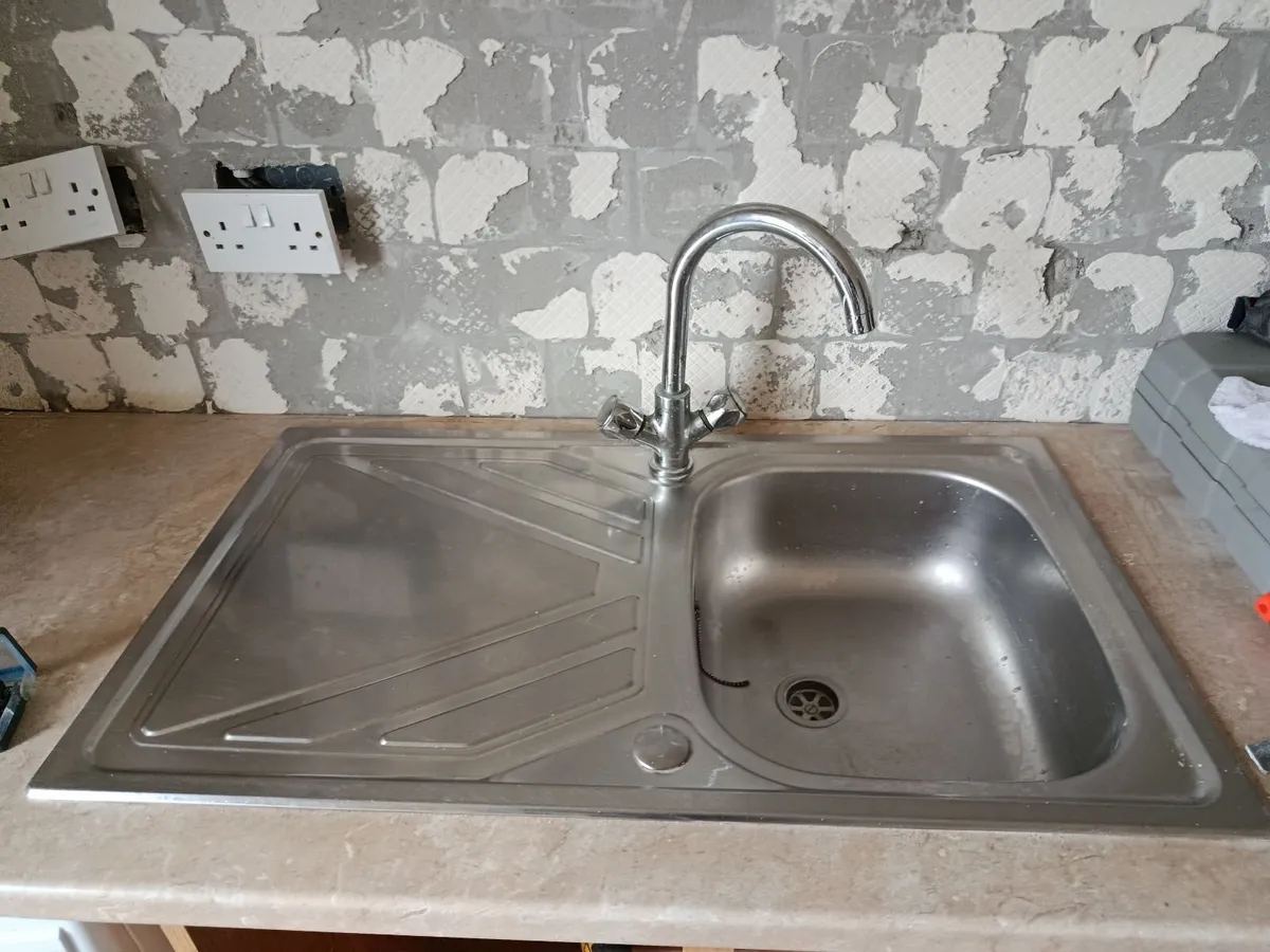 Vanity , WC & sink - Image 2