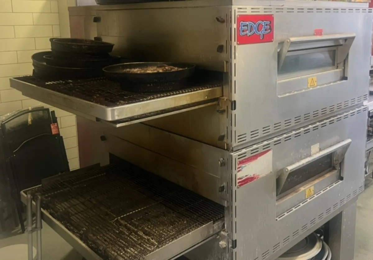 Belt gas conveyor oven ( pizza oven )