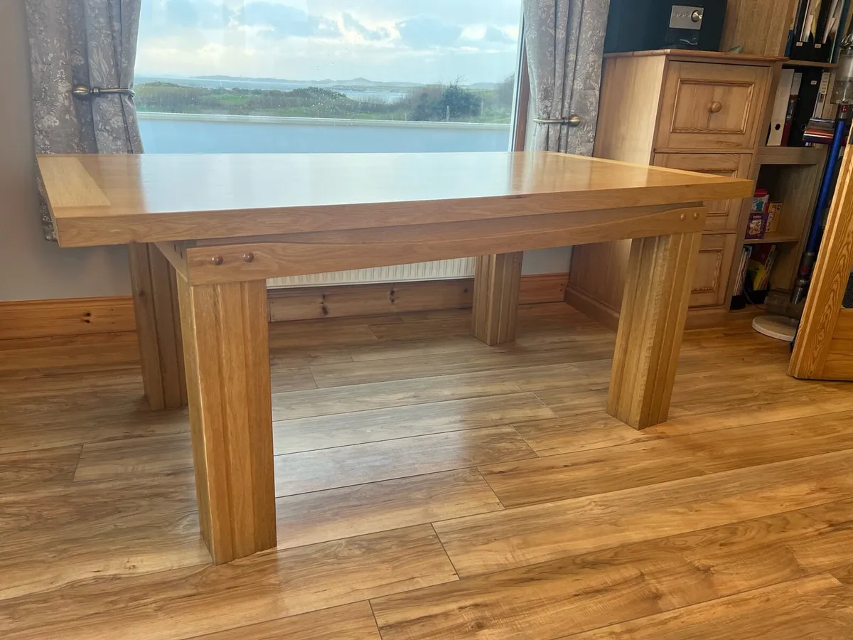 Dining table - Image 1